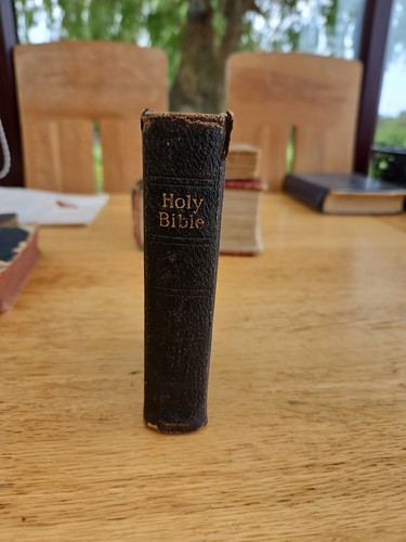 Holy bible victorian - bible, new