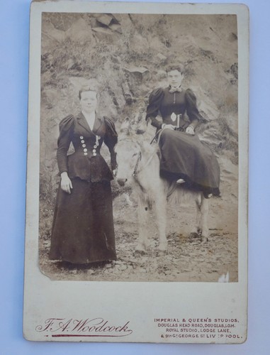 Cabinet card ladies 1 - cabinet, 2