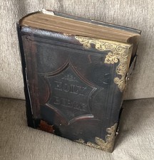 Self Interpreting Illustrated Family Holy Bible Antique. Rev John Brown