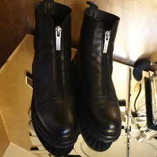 Russell & Bromley Conquest