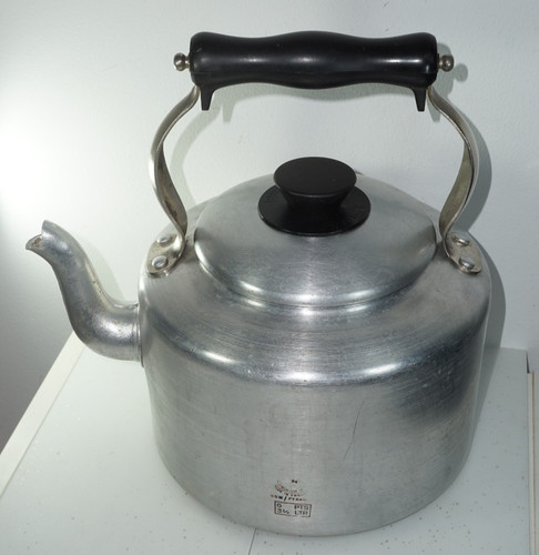 Large vintage aluminium kettle - aluminium,