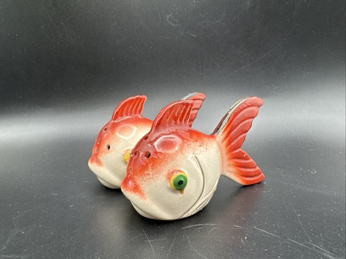 Vintage salt pepper shaker set - pepper,