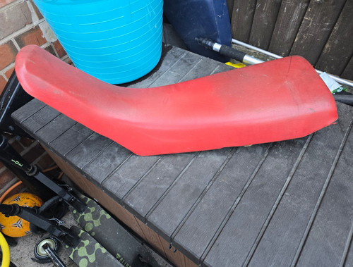 Yamaha dt125 seat red - , super