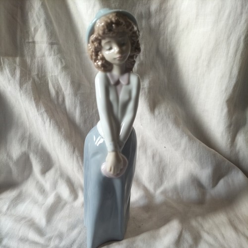 Lovely lladro nao porcelain - lovely,