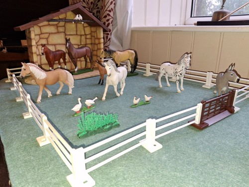 Horse figurines incl - horse, 5
