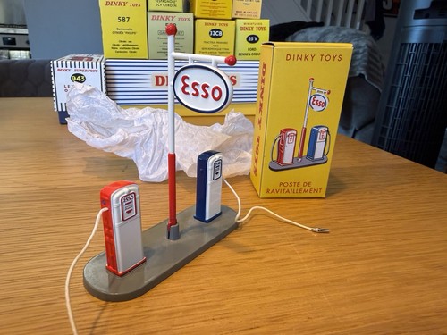Dinky toys esso petrol pump - toys,