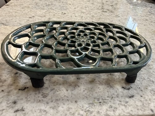 Cast iron kitchen hot pan