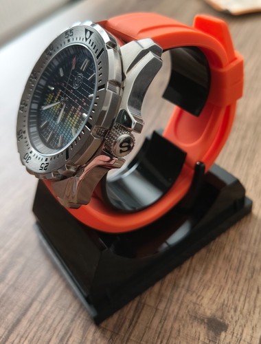 Stand out with - , 44mm