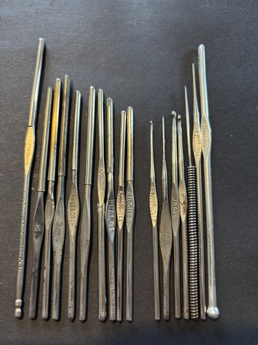 Vintage crochet hooks - 17,