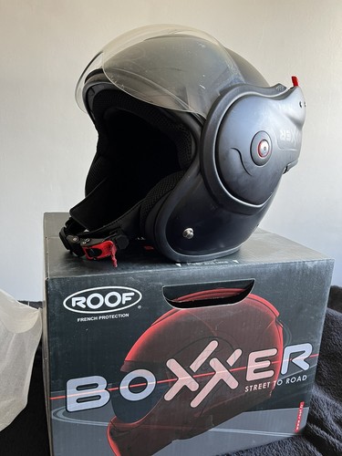 Roof boxer motorcycle - roof, helmet