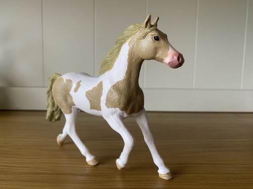 Schleich stables theme horse - schleich,