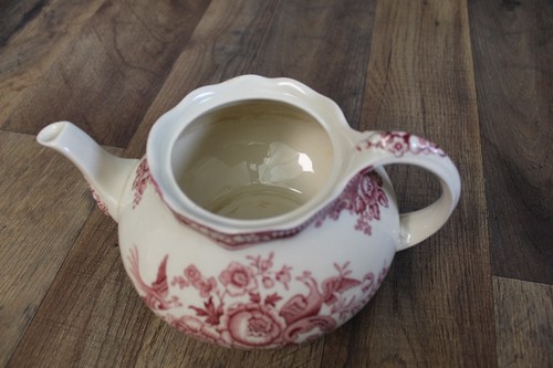Pink crown ducal teapot - pink,