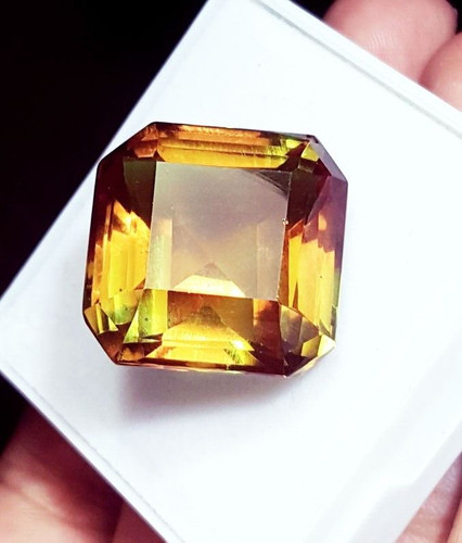 Color changing zultanite - color,