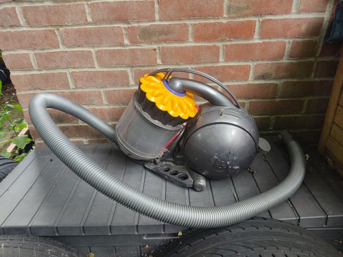 Working dyson dc28c - working, hoover