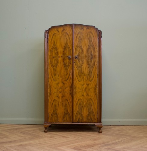 Walnut art deco compactum - art,