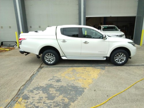 Used tonneau cover - used,