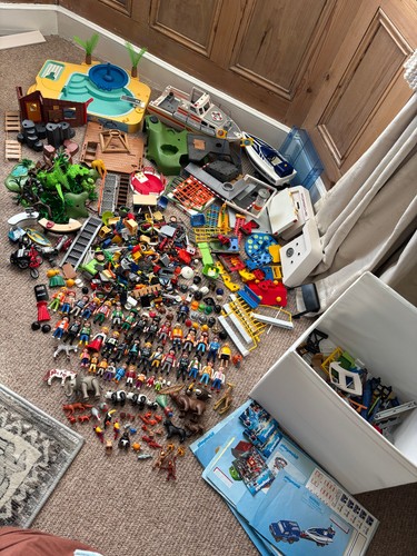 Large playmobil bundle - bundle, figures
