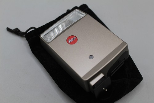 Leica flash with dust - leica, bag