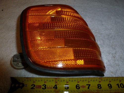 Mercedes 126 turn - , light