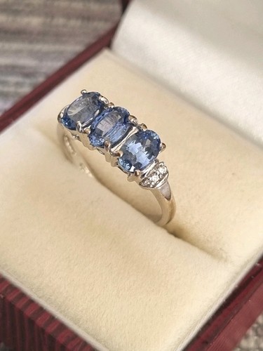 Ceylon sapphire and diamond - sapphire,