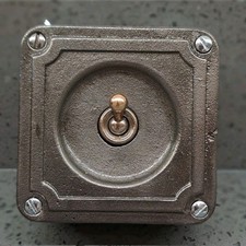 Early Flat Crabtree Vintage