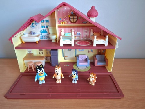 Bluey house play - house,
