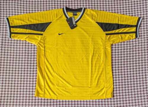 Bnwt 2000s nike football shirt - bnwt,