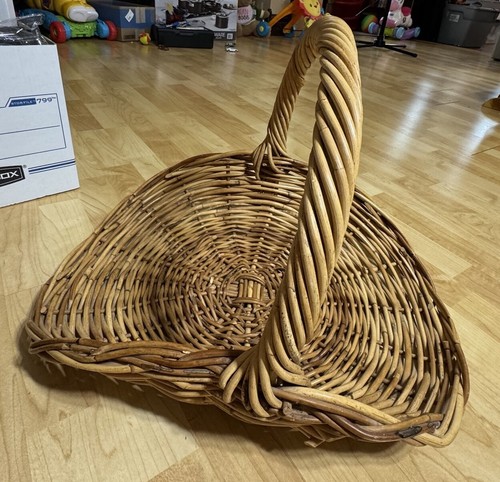 Vtg extra large wicker hand - extra,