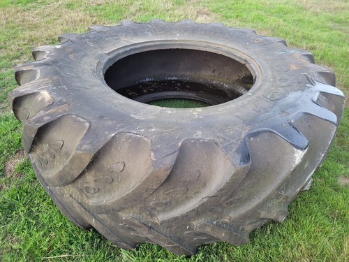 1no tractor tyre 650 - tyre, 650/85/r38