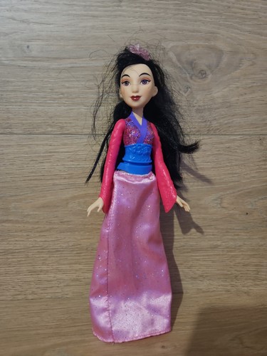 Disney store classic doll - store,