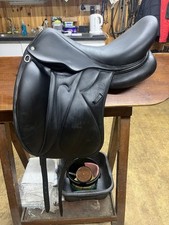 Devoucoux Makila Dressage Saddle 17.5 Medium