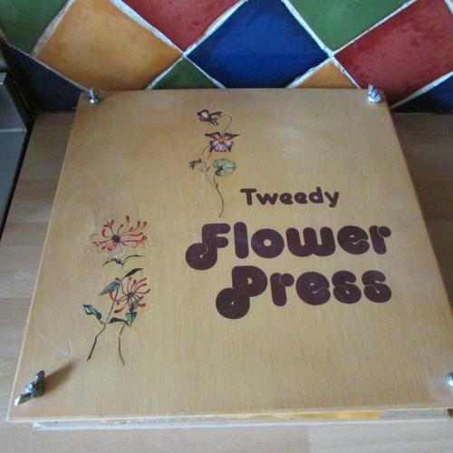 Tweedy vintage wooden - , flower