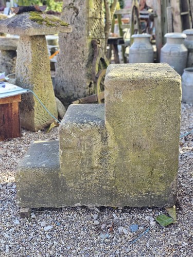 Stable stone mounting steps - stone,