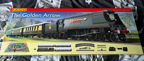 Hornby r1119 the golden - the, arrow