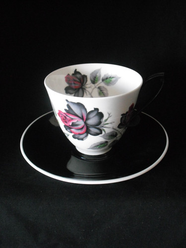 Pretty royal albert fine bone - fine,