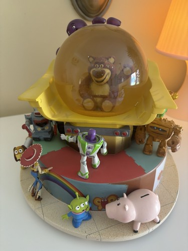 Disney snow globe - very, rare