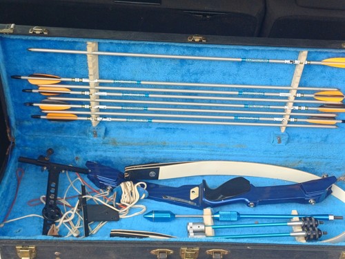 Vintage takedown recurve bow - takedown,
