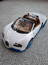 Rastar 1/18 Scale Bugatti Veyron 16.4 Grand Sport Vitesse In White & Blue 