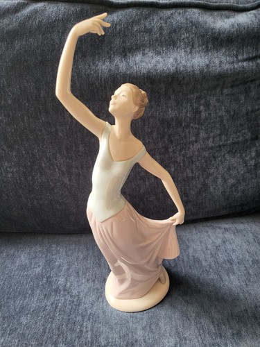 Lladro nao porcelain figurine - lladro,