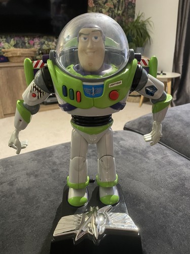 Buzz lightyear collectible - buzz,