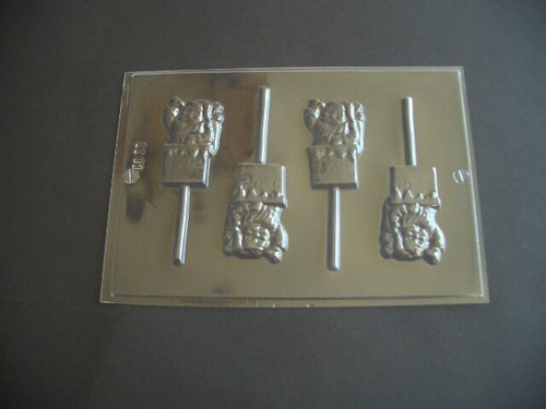 Santa chimney chocolate - on,