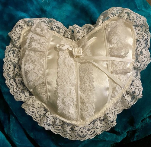 White heart shaped lace - white,