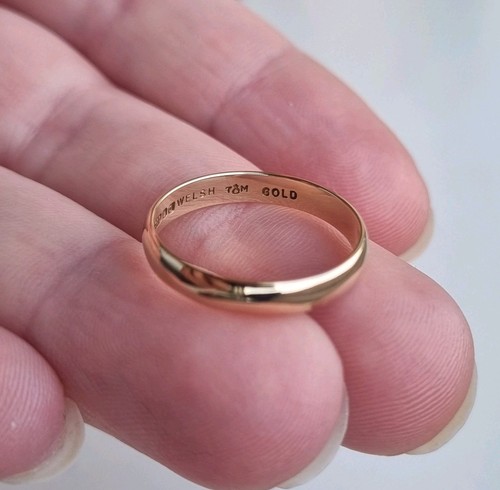 Hallmarked 9ct yellow gold - hallmarked,