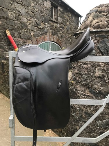 Passier dressage saddle - 17.5,