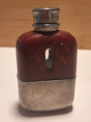 Flask silver coloured metal - -,