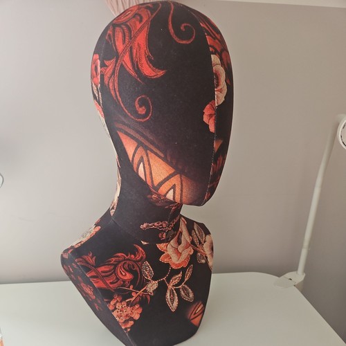 Black fabric display head - black,