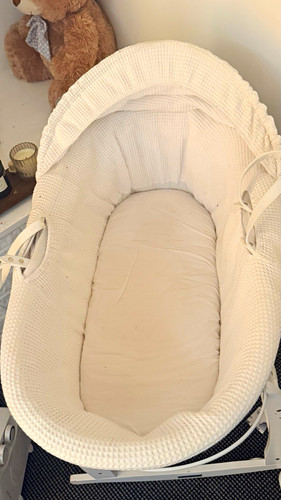 White wicker oval - white,