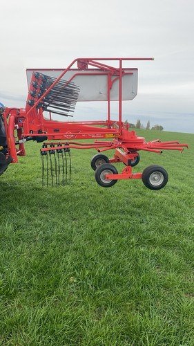 Kuhn single rotor rake - rake,