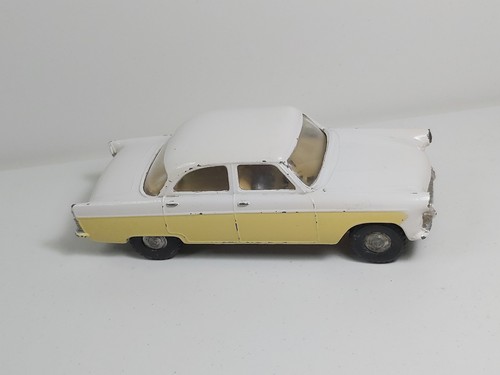 Triang spot 100 ford zodiac - spot-on,