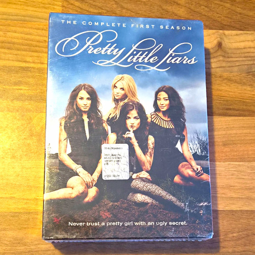 Pretty little liars - pretty,